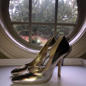 BCBG Paris Shoes - BCBG Paris Leather Pump BCBG Paris Shoes - BCBG Paris Leather Pump